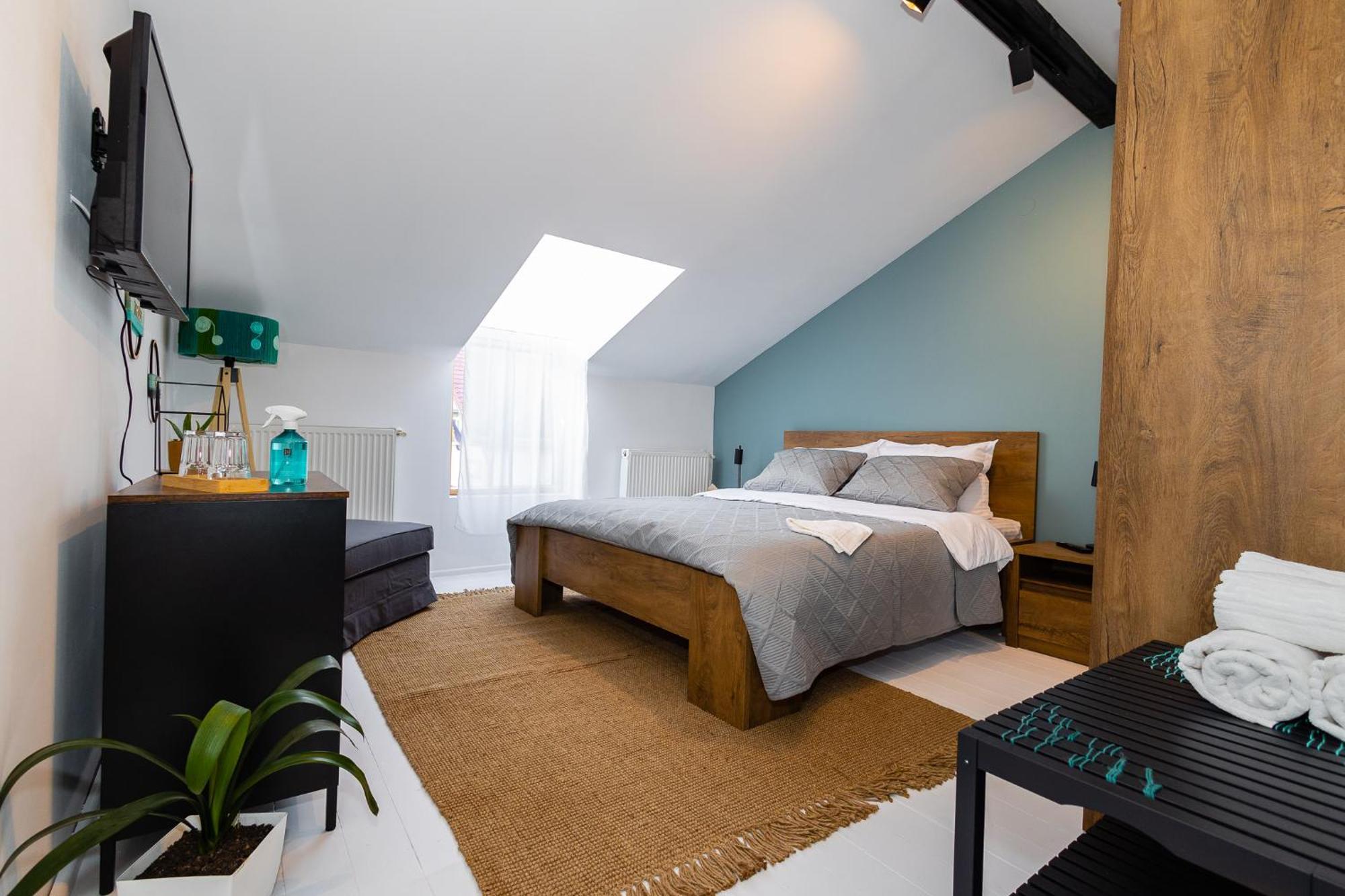 Bed and Breakfast In Longfield Town Кымпулунг-Молдовенеск Экстерьер фото