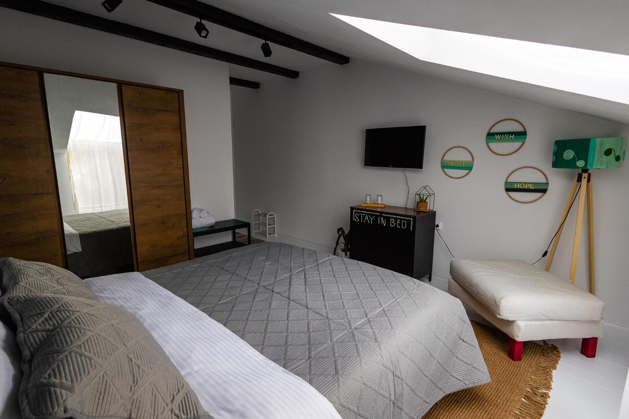 Bed and Breakfast In Longfield Town Кымпулунг-Молдовенеск Экстерьер фото