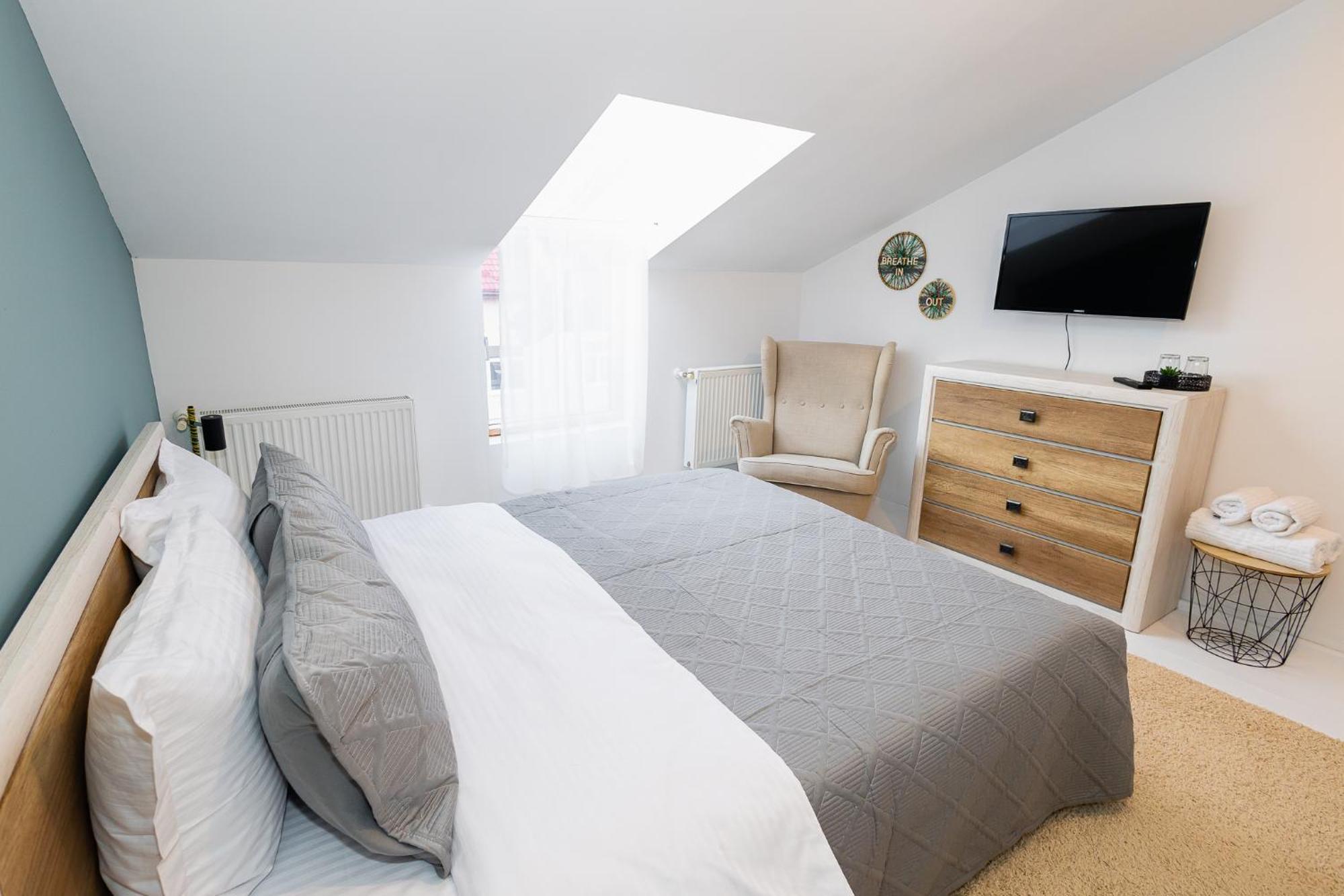 Bed and Breakfast In Longfield Town Кымпулунг-Молдовенеск Экстерьер фото